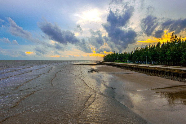 Vẻ đẹp hoang sơ của bãi biển Khai Long